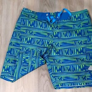 Under Armour Men's Swim Shorts Size 36 Waist Green Pattern